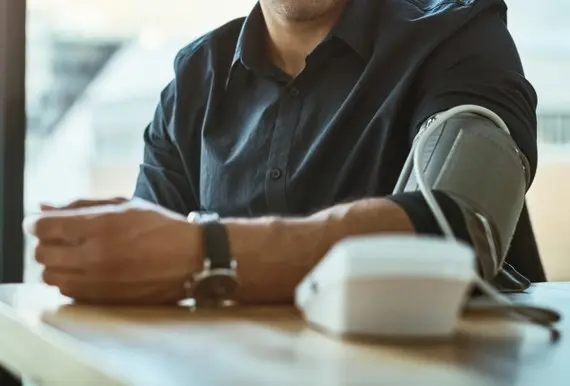 Derfor bruger flere danskere blodtryksmåler derhjemme